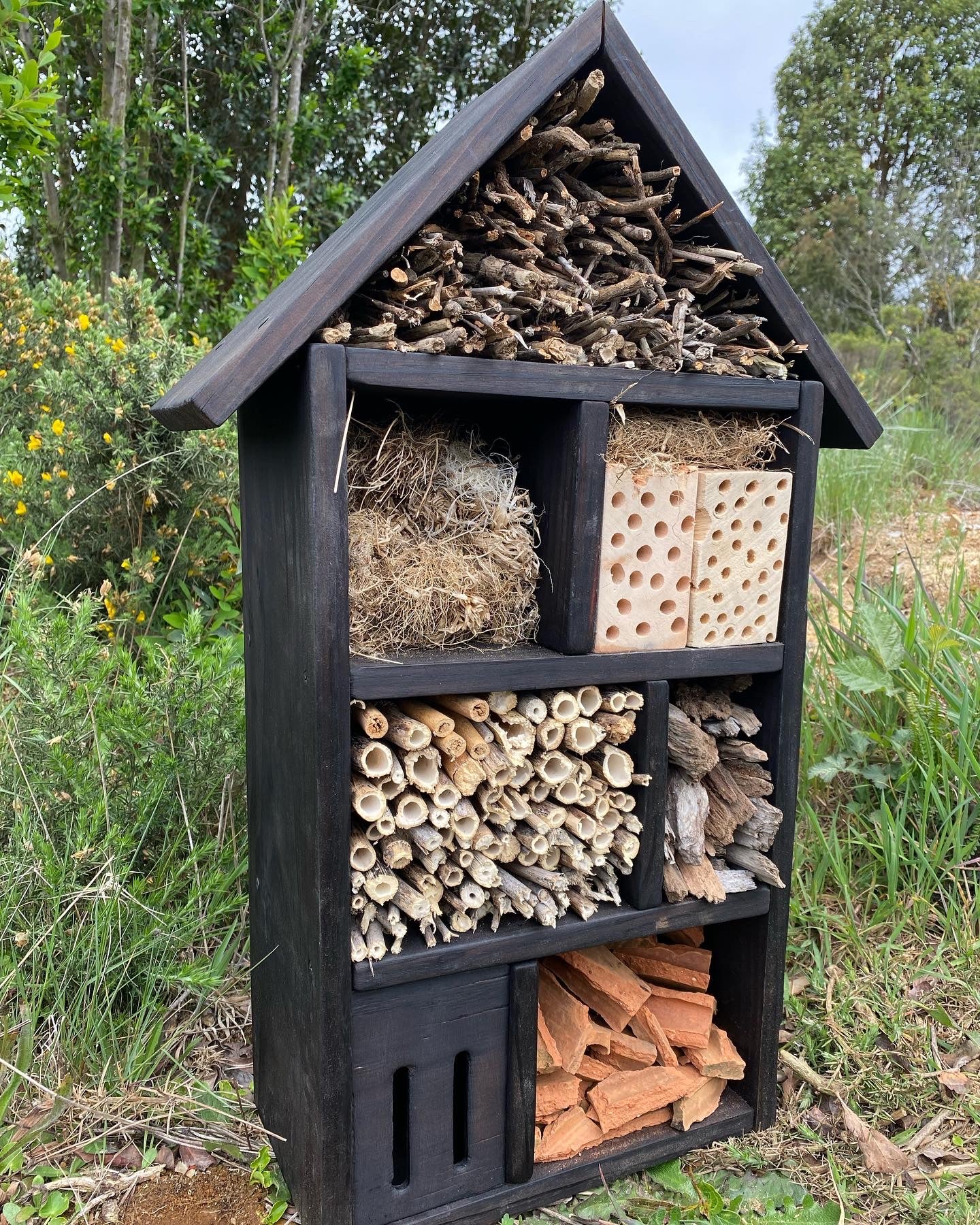 Hotel de insectos, modelo Bombus