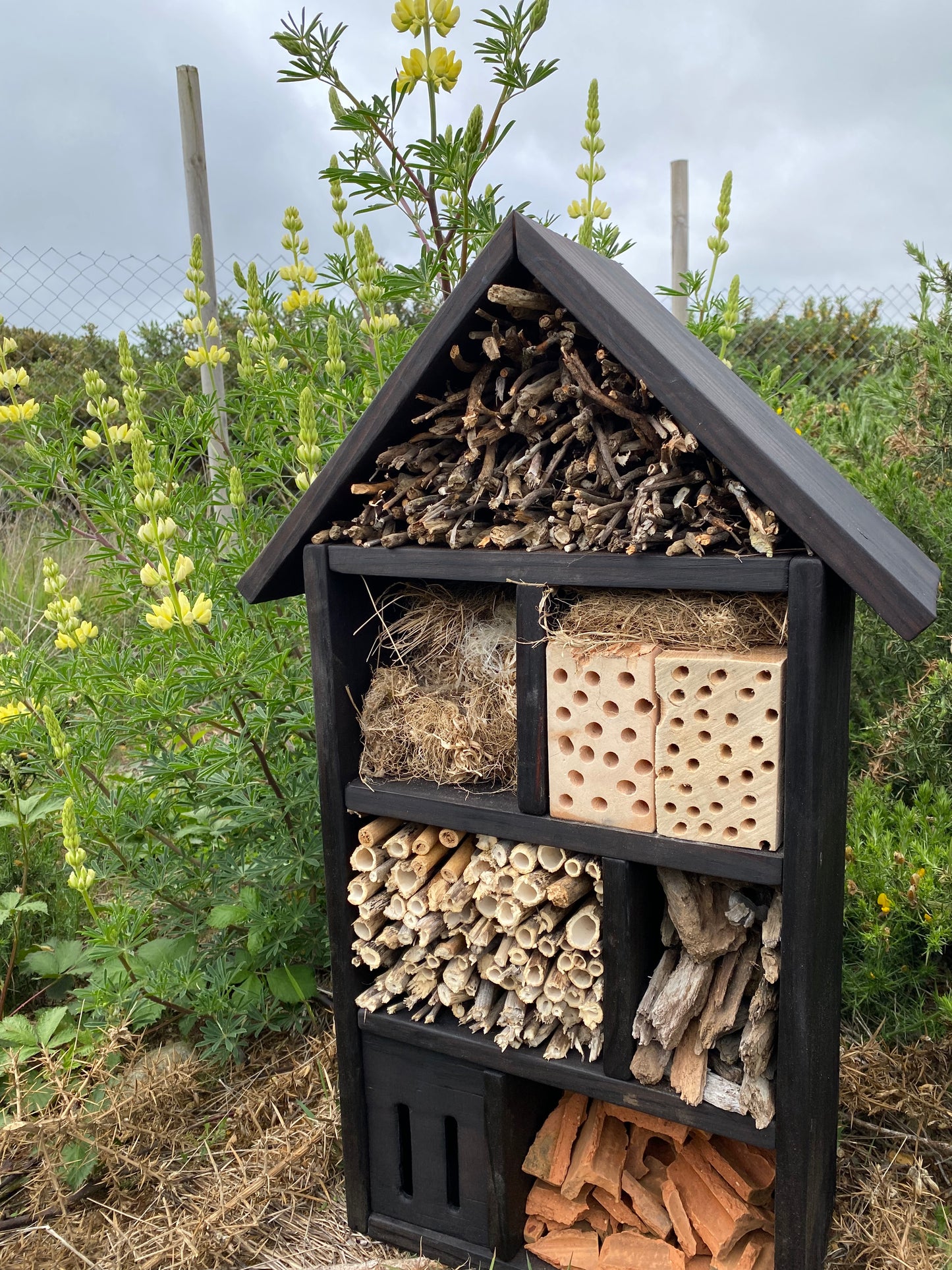 Hotel de insectos, modelo Bombus