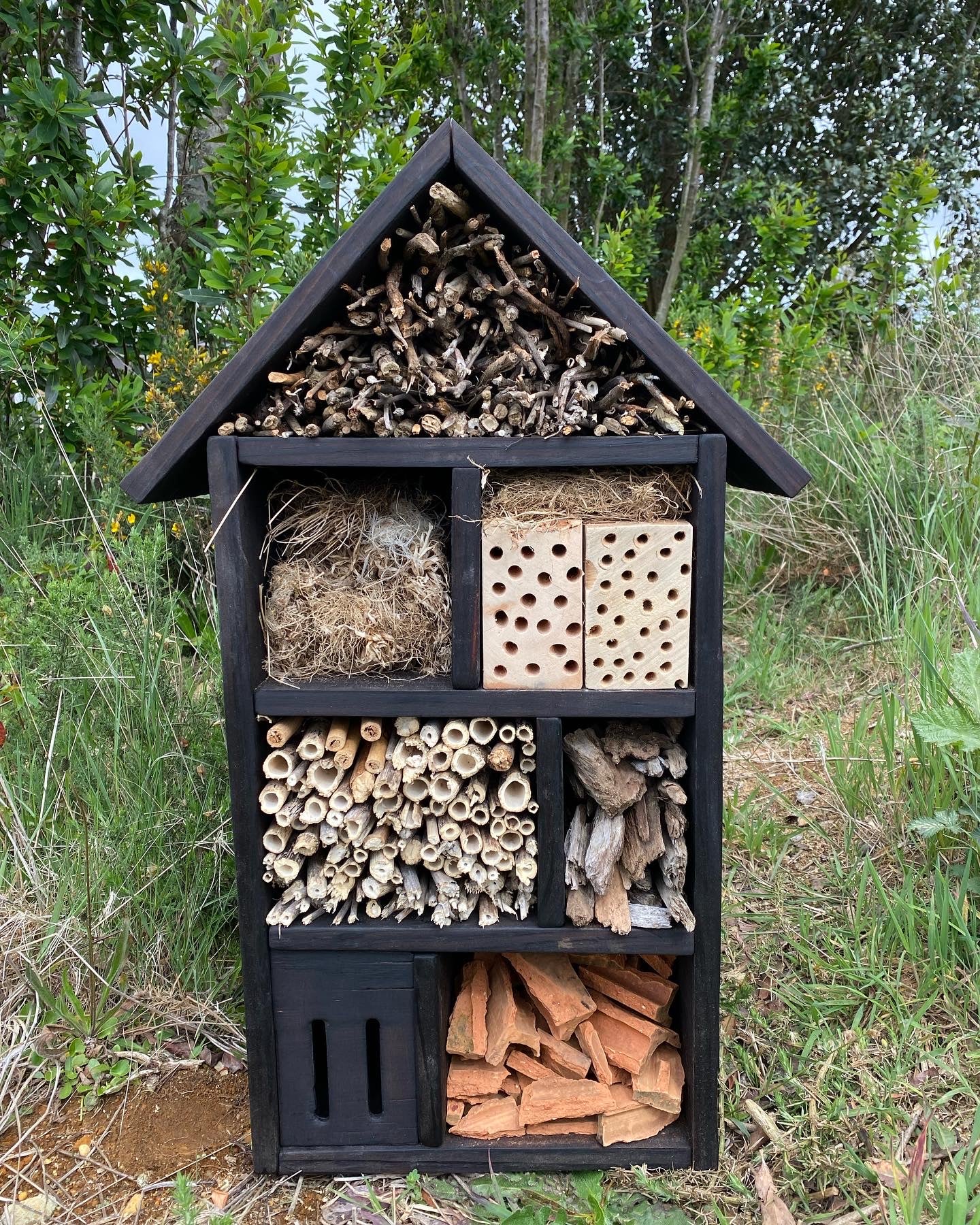 Hotel de insectos, modelo Bombus